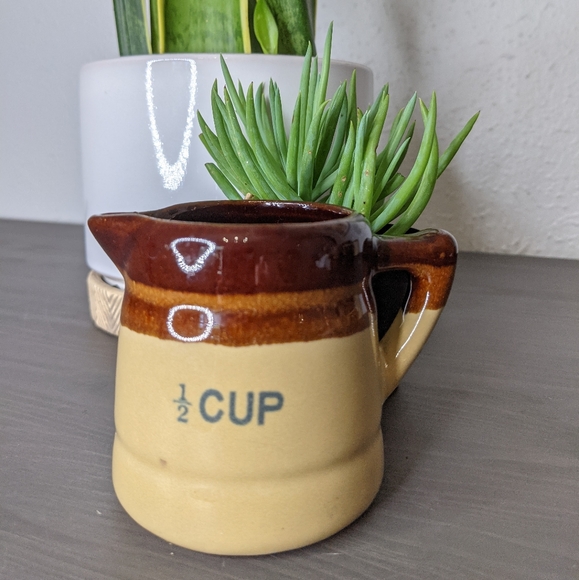 Vintage ceramic 1/2 measuring cup pot planter
